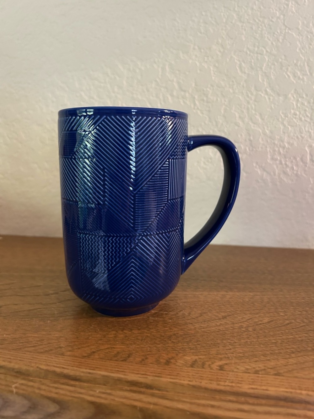 DavidsTea Deep Blue Textured Ceramic Mug with Comfort Handle stunning color